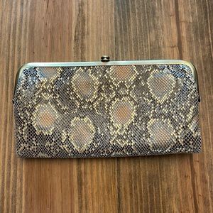 HOBO: LAUREN Clutch Wallet